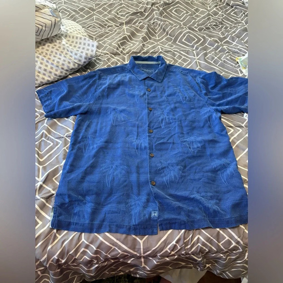 Tommy Bahama Blue Hawaiian Floral Leaf Print Button Up Shirt Size Large - Picture 1 of 14